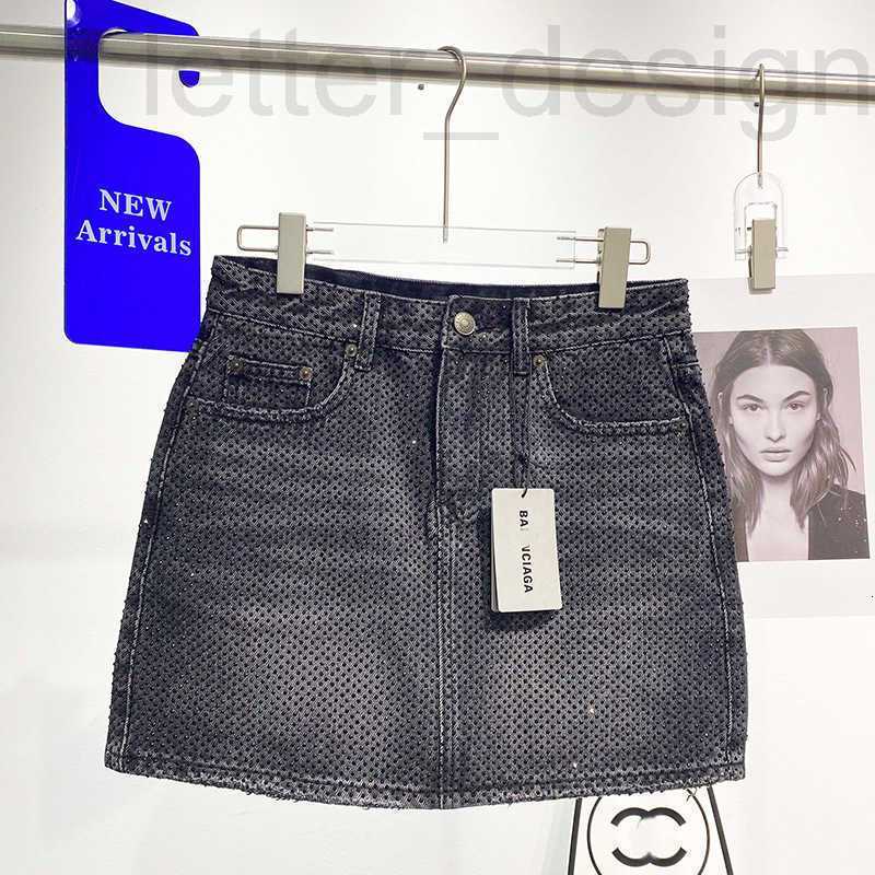 Skirts designer new high waist full of diamonds flash A-shaped hip wrapped jeans skirt dark grey for women 05UU, Dark gray
Skirts designer new high waist full of diamonds flash A-shaped hip wrapped jeans skirt dark grey for women 05UU, Dark gray
