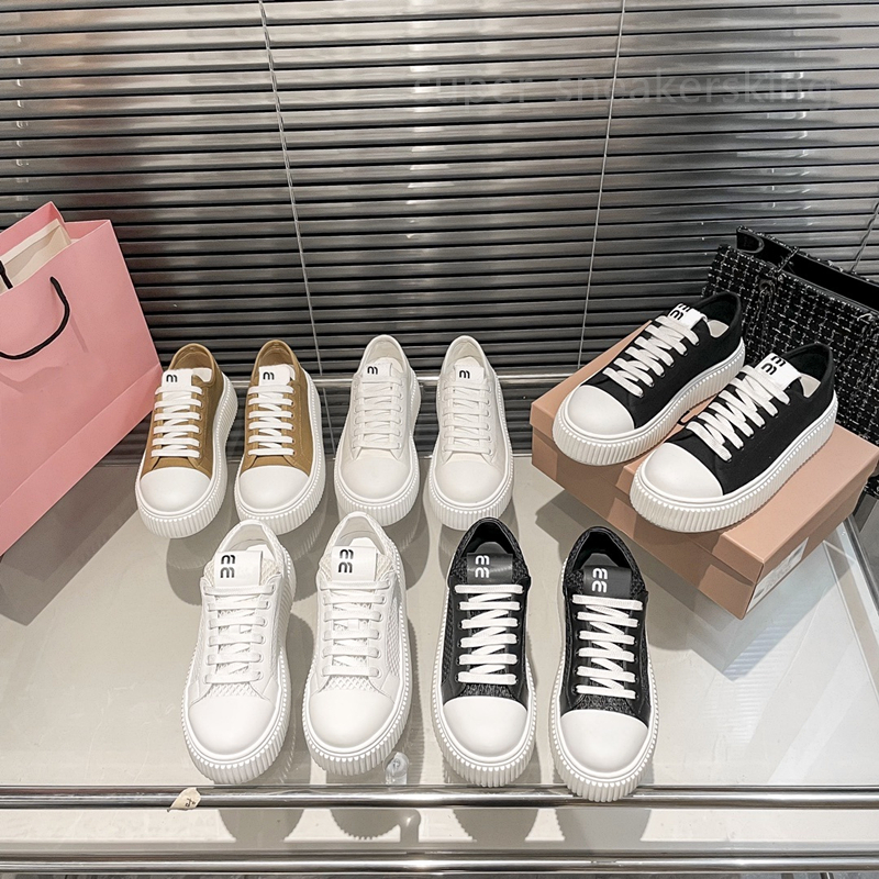 Designer Shoes Women Luxury Canvas Shoes Leather Lace Up Fashion Platform Sneakers White Black Chaussures de Espadrilles With box size 35-40
Designer Shoes Women Luxury Canvas Shoes Leather Lace Up Fashion Platform Sneakers White Black Chaussures de Espadrilles With box size 35-40
