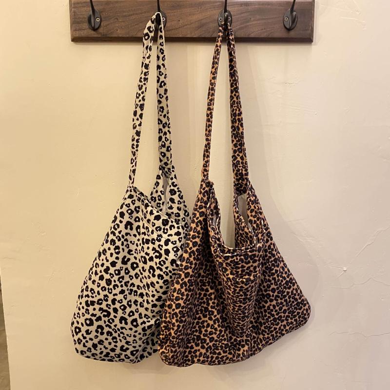 Shopping Bags Korea Emis Fashion Leopard Print Canvas Bag Female Kong Hyo-jin Song Hye-kyo Same Style Printed Shoulder Student, Green
Shopping Bags Korea Emis Fashion Leopard Print Canvas Bag Female Kong Hyo-jin Song Hye-kyo Same Style Printed Shoulder Student, Green