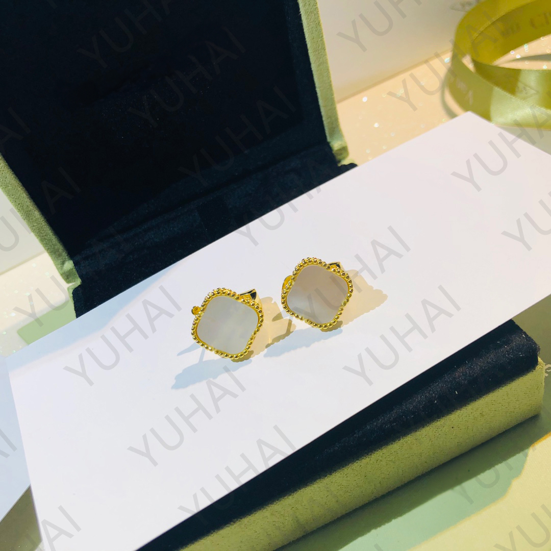 Designers Earrings Vintage 4/Four Leaf Clover Charm Stud Earrings Back Mother-of-Pearl Silver Fashion 18K Gold Plated Agate for Women&Girls Valentine's Wedding giff
Designers Earrings Vintage 4/Four Leaf Clover Charm Stud Earrings Back Mother-of-Pearl Silver Fashion 18K Gold Plated Agate for Women&Girls Valentine's Wedding giff