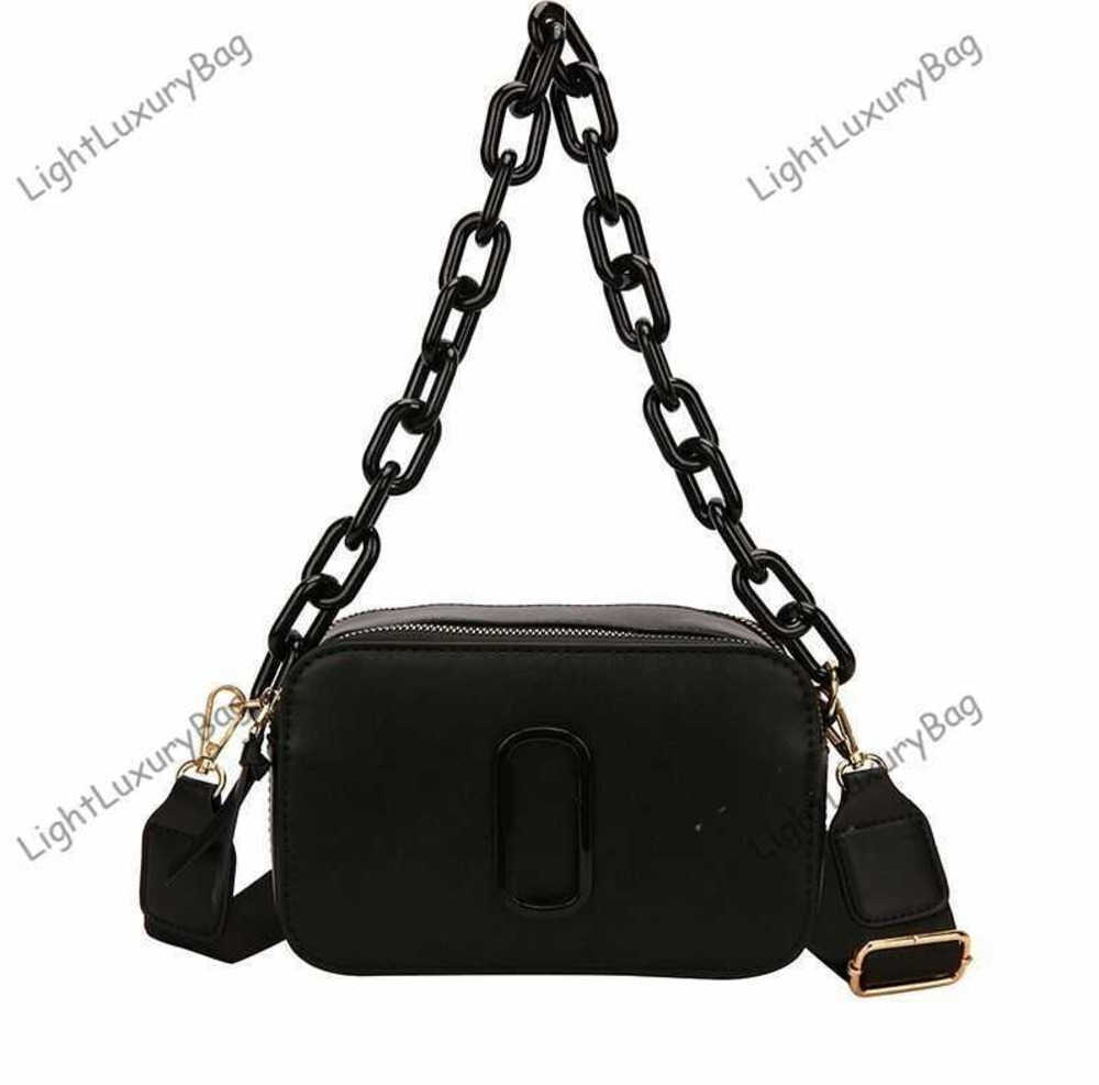Designer M Brand Camera Bags J Thick Chain Shoulder CrossBody Bag Fashion Outdoor Tote Women Leather Luxury Handbags Classic Female Purses 230618, Pink
Designer M Brand Camera Bags J Thick Chain Shoulder CrossBody Bag Fashion Outdoor Tote Women Leather Luxury Handbags Classic Female Purses 230618, Pink