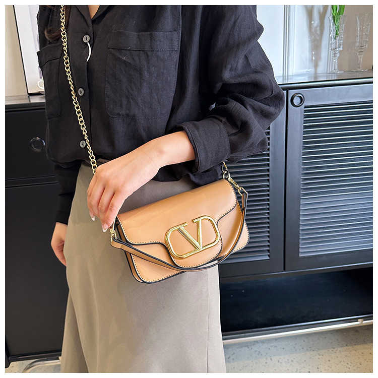 Designer Bag New Arrive Women's Valentino Leather Bags CSPX Shoulder Versatile Small Square Chain Tote Handbag Lulu Backpacks Luxury Wallet Pures, Red
Designer Bag New Arrive Women's Valentino Leather Bags CSPX Shoulder Versatile Small Square Chain Tote Handbag Lulu Backpacks Luxury Wallet Pures, Red