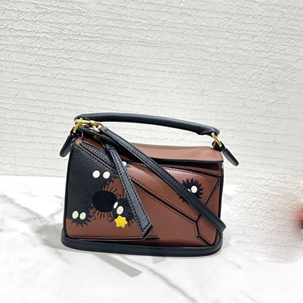 Ghibli bags Spirited away bags Designer handbag small handbags new crossbody bag mini size totes Cartoon bags lo crossover hobos Calfskin coal ball purse 18cm, Brown
Ghibli bags Spirited away bags Designer handbag small handbags new crossbody bag mini size totes Cartoon bags lo crossover hobos Calfskin coal ball purse 18cm, Brown