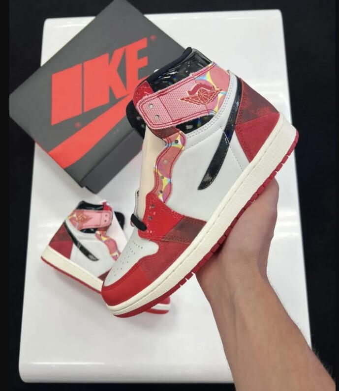 New Designer Shoes 1 1s High OG Next Chapter Basketball Shoes DV1748-601 Sports Sneakers Outdoor Mens, Red
New Designer Shoes 1 1s High OG Next Chapter Basketball Shoes DV1748-601 Sports Sneakers Outdoor Mens, Red