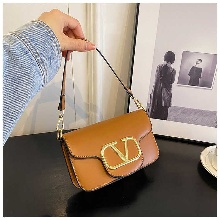 Designer Bag New Arrive Women's Valentino Leather Bags T2NK Shoulder Versatile Small Square Chain Tote Handbag Lulu Backpacks Luxury Wallet Pures, Red
Designer Bag New Arrive Women's Valentino Leather Bags T2NK Shoulder Versatile Small Square Chain Tote Handbag Lulu Backpacks Luxury Wallet Pures, Red