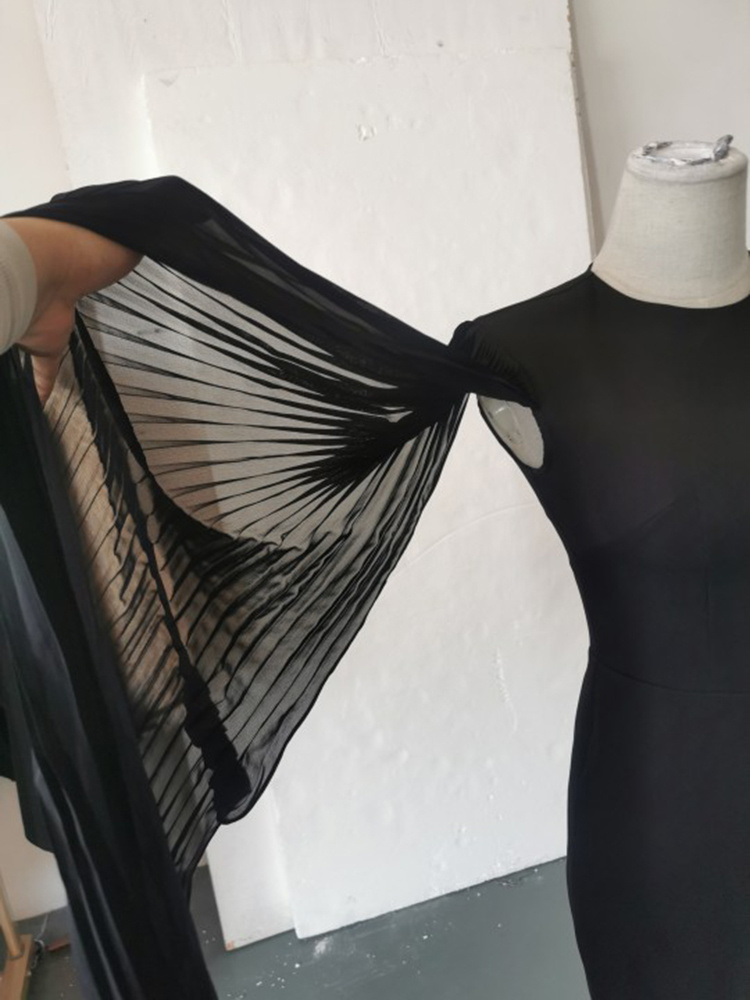 2023 Fashion Black Women Evening Formal Dresses O-neck Long Cap Sleeve Silt Sheath Satin Tea Length Prom Pageant Gowns Robe De Soiree