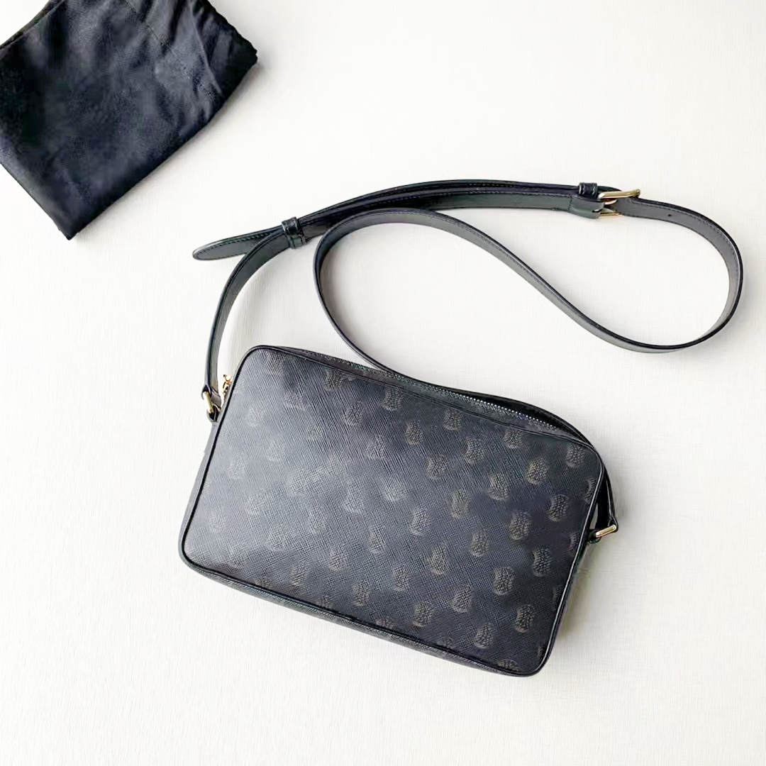 Top quality TRIOMPHE CANVAS CABAS cylinder celiny bag Tote Clutch Shoulder Bags luxurys Designer handbag Genuine Leather Womens mens fashion travel Cross Body Bags, Cylinder-mon0gram black
Top quality TRIOMPHE CANVAS CABAS cylinder celiny bag Tote Clutch Shoulder Bags luxurys Designer handbag Genuine Leather Womens mens fashion travel Cross Body Bags, Cylinder-mon0gram black