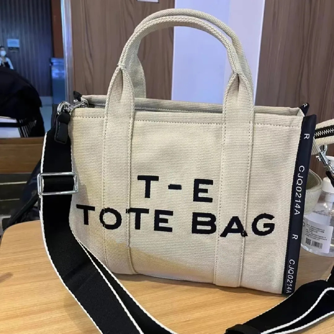 High quality tote Bag luxury handbag Womens Mens Designer Shoulder bag Crossbody Canvas travel clutch bags, Black
High quality tote Bag luxury handbag Womens Mens Designer Shoulder bag Crossbody Canvas travel clutch bags, Black