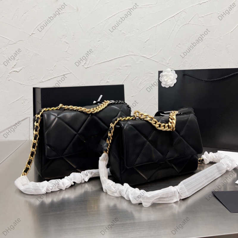 Leisure Leather 19 Series Woven Large Lattice Small Xiangfeng Ling Lattice Leather Chain Bag Messenger Women's Bag, Black trumpet
Leisure Leather 19 Series Woven Large Lattice Small Xiangfeng Ling Lattice Leather Chain Bag Messenger Women's Bag, Black trumpet