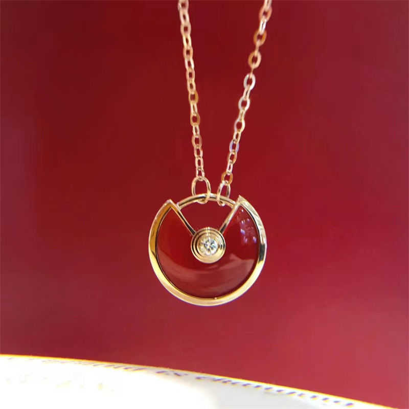 Bestseller Talisman necklace 18k rose gold plated luxury high grade Carnelian diamond studded clavicle chain simple and versatile
Bestseller Talisman necklace 18k rose gold plated luxury high grade Carnelian diamond studded clavicle chain simple and versatile