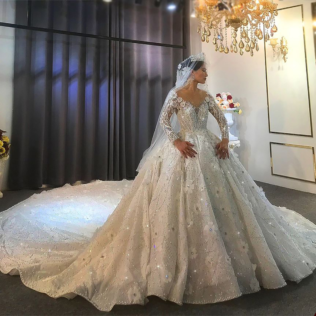 Gorgeous Ball Gown Wedding Dresses V-neck 3D Flower Applicants Pearls Sequins Lace Chapel Gown backless Custom Made Plus Size Bridal Gown Vestidos De 