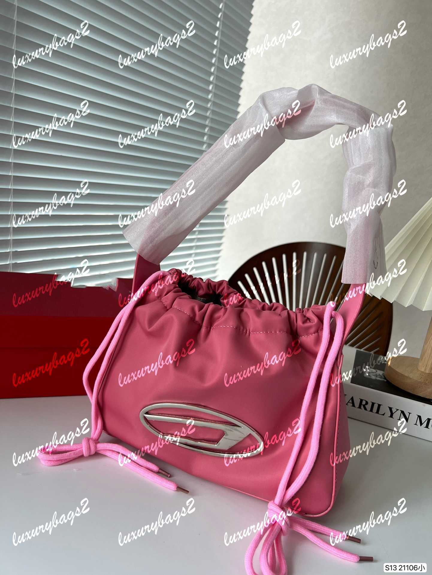 Womens Luxury Tote Bag Ladies Handbags Designers Woman Designer Crossbody Canvas Shoulder Bags HBP 26cm 6 Colors Silver Hardware Purse Evening Women Purses Handbag, Blue
Womens Luxury Tote Bag Ladies Handbags Designers Woman Designer Crossbody Canvas Shoulder Bags HBP 26cm 6 Colors Silver Hardware Purse Evening Women Purses Handbag, Blue