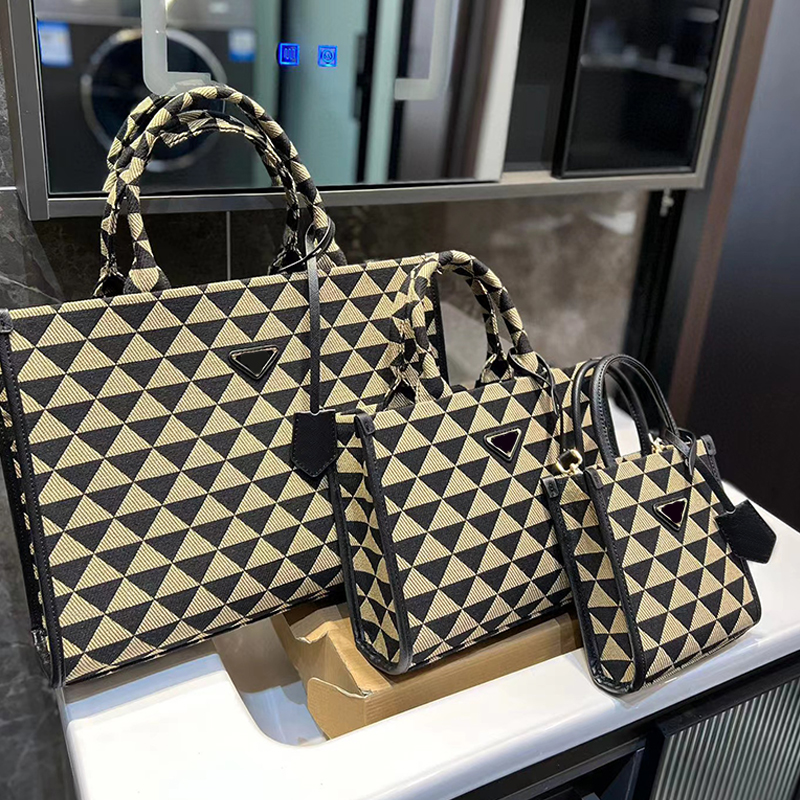 Women Designer Tote Shoulder Crossbody Bags Triangle Handbags Fashion Ladies 2023 New Geometry Samll High Quality Purses 2 Color, Beige
Women Designer Tote Shoulder Crossbody Bags Triangle Handbags Fashion Ladies 2023 New Geometry Samll High Quality Purses 2 Color, Beige