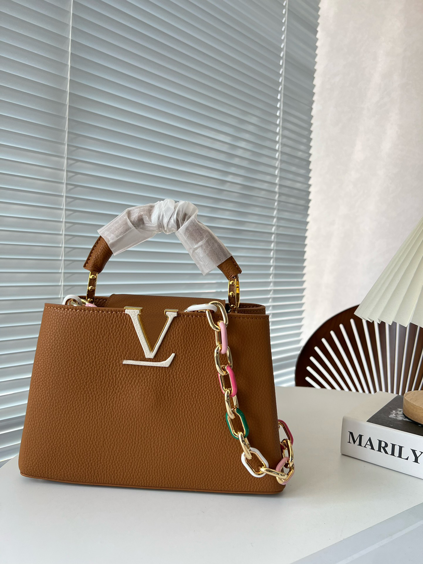 TZ Capucines handbag Fashion shoulder bag Handle Totes Luxurys Pure Leather Colorful Chain Messenger Bag Women Handbags Crossbody bag Designer Bag Lady Purse 27CM, Black
TZ Capucines handbag Fashion shoulder bag Handle Totes Luxurys Pure Leather Colorful Chain Messenger Bag Women Handbags Crossbody bag Designer Bag Lady Purse 27CM, Black