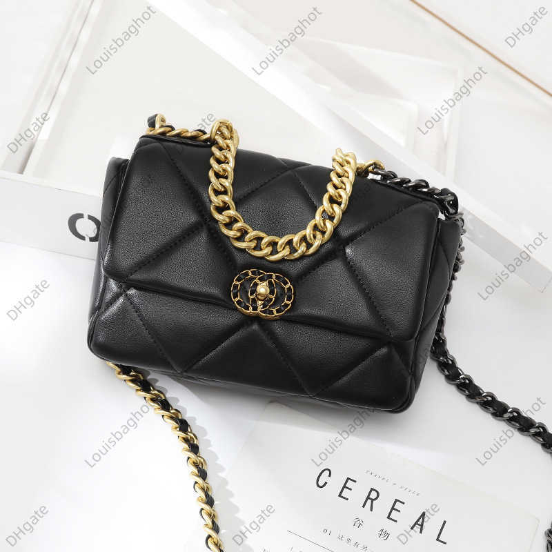 Cloud Bag Genuine Leather Lingge Colorful Chain Bag Women's Sheepskin Soft Flap Bag Crossbody Sheepskin Women's Bag, Black 22cm
Cloud Bag Genuine Leather Lingge Colorful Chain Bag Women's Sheepskin Soft Flap Bag Crossbody Sheepskin Women's Bag, Black 22cm