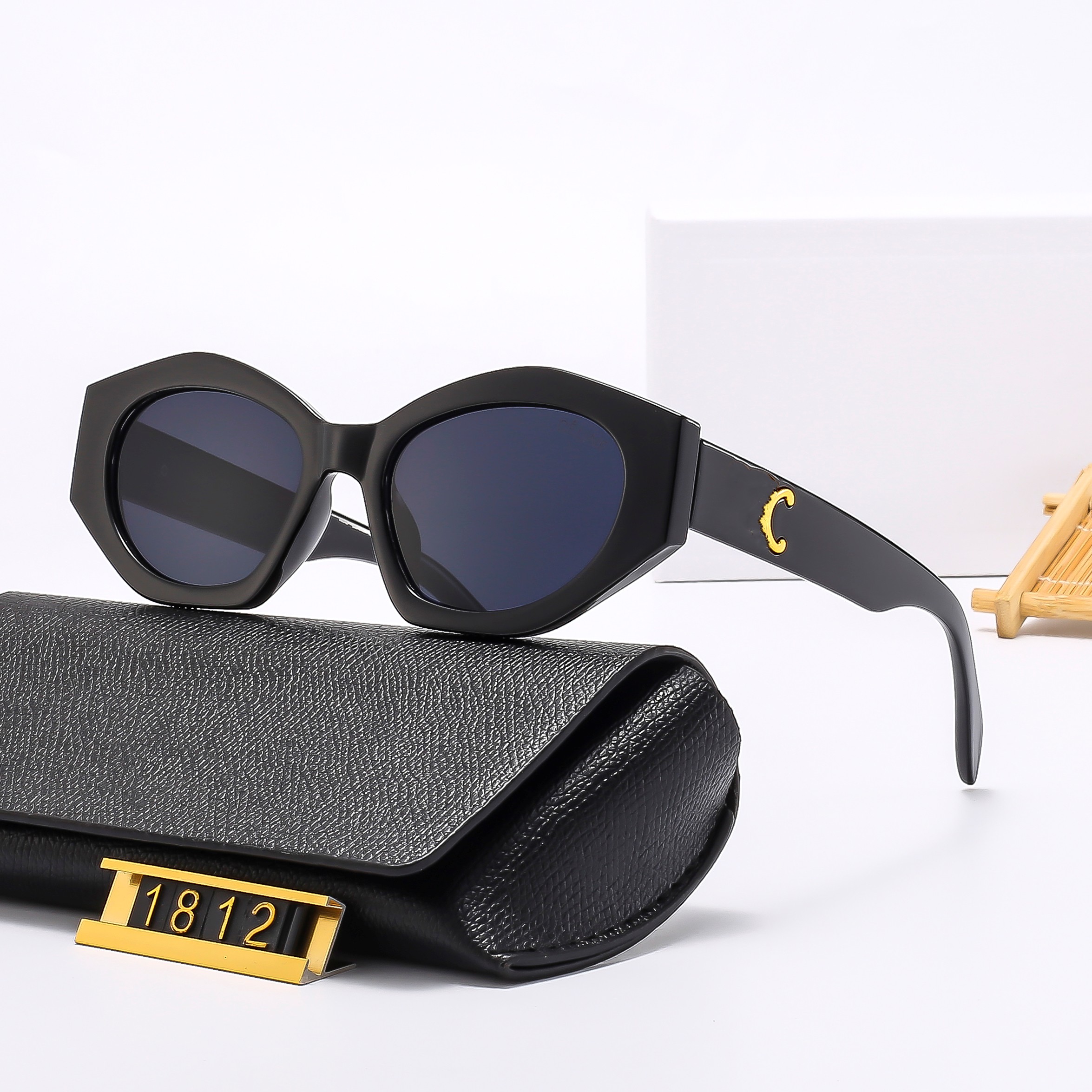 NEW Carti Luxurious Designer Sunglasses For Men Woman Fashion Vintage Sunglasses Summer Mens Style Square Metal Frame Sun glasses Womens UV400 Lens 9 Colors With Box
NEW Carti Luxurious Designer Sunglasses For Men Woman Fashion Vintage Sunglasses Summer Mens Style Square Metal Frame Sun glasses Womens UV400 Lens 9 Colors With Box