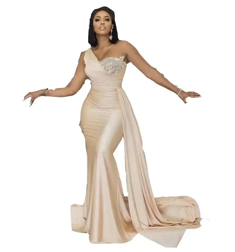 Bridesmaid Dresses One Shoulder Light Champagne Mermaid for Weddings Plus Size Long Crystal Beads Formal Maid of Honor Gowns