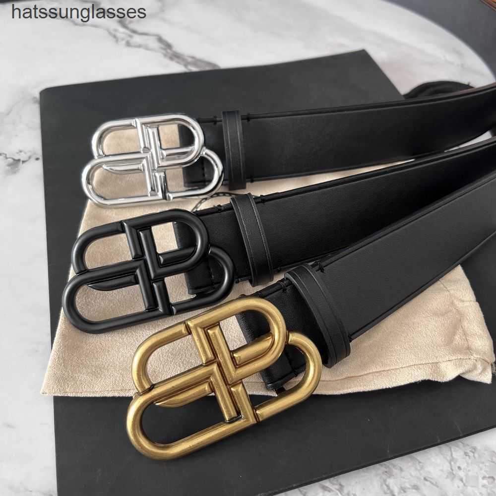 Paris runway with low-key B-letter smooth buckle waistband for men's simulated leather pants belt, 4.0- black buckle
Paris runway with low-key B-letter smooth buckle waistband for men's simulated leather pants belt, 4.0- black buckle