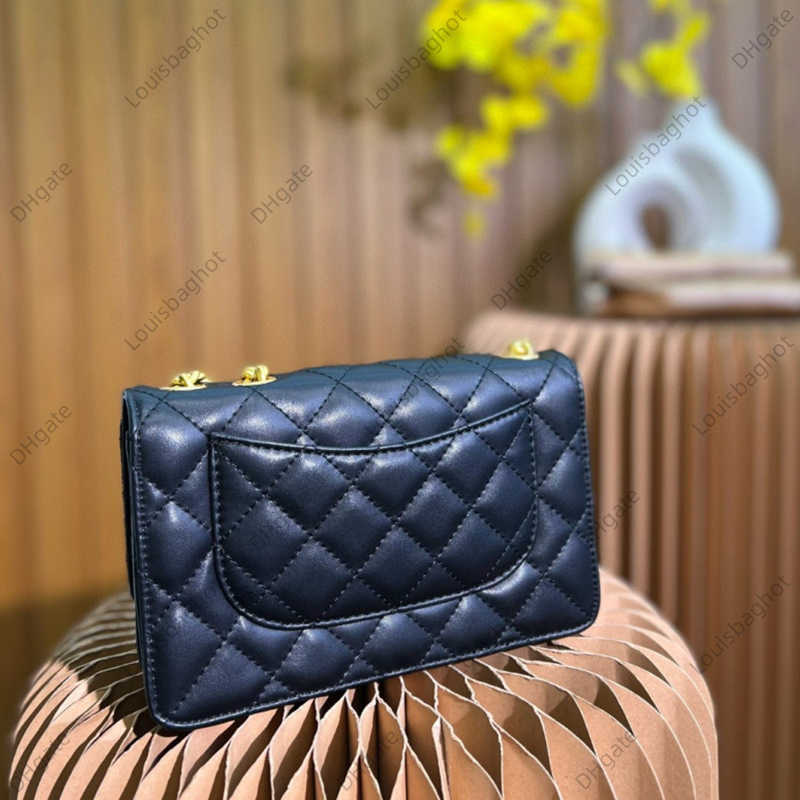 Xiaoxiang 22k Cylindrical Gold Ball Square Fat Leather Versatile Chain Lingge One Shoulder Diagonal Straddle Bag for Women, Black with cc higher version
Xiaoxiang 22k Cylindrical Gold Ball Square Fat Leather Versatile Chain Lingge One Shoulder Diagonal Straddle Bag for Women, Black with cc higher version