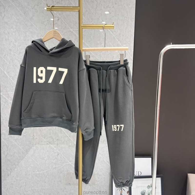 FOG Esshoodies Sweatshirts Kids Clothes Sets 1977 Ess Baby Sweatshirt Coats Hooded Clothing Infants Girls Boys Youth Designer Fashion Streetshirts Pullover Loess, Shipping fee
FOG Esshoodies Sweatshirts Kids Clothes Sets 1977 Ess Baby Sweatshirt Coats Hooded Clothing Infants Girls Boys Youth Designer Fashion Streetshirts Pullover Loess, Shipping fee