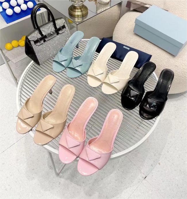 Designer Woman Slippers Fashion Warm cotton inverted triangle black white shoes Indoor Outdoor Womens Slipper pantoufle designers, Bronze
Designer Woman Slippers Fashion Warm cotton inverted triangle black white shoes Indoor Outdoor Womens Slipper pantoufle designers, Bronze