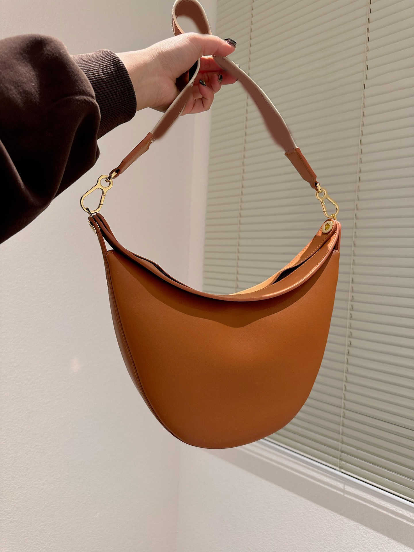 luna bag designer bag Flap leather Bag Women's mens brown crossbody Designer handbags fashion Embossing wallet loewe hobo bag, Black
luna bag designer bag Flap leather Bag Women's mens brown crossbody Designer handbags fashion Embossing wallet loewe hobo bag, Black