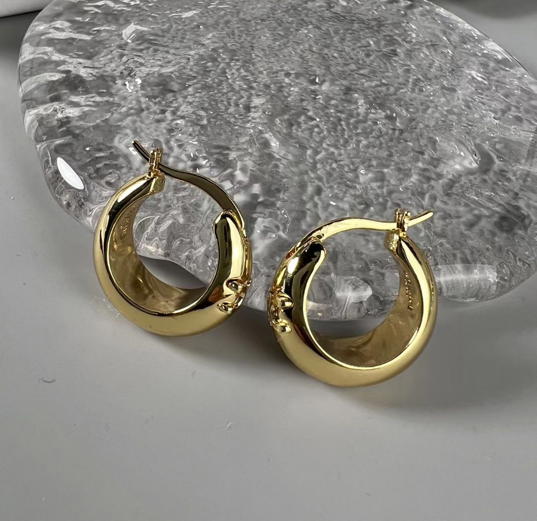 2023 Luxury quality drop earring with two colors plated in white and gold round shape have box stamp PS7148B
2023 Luxury quality drop earring with two colors plated in white and gold round shape have box stamp PS7148B