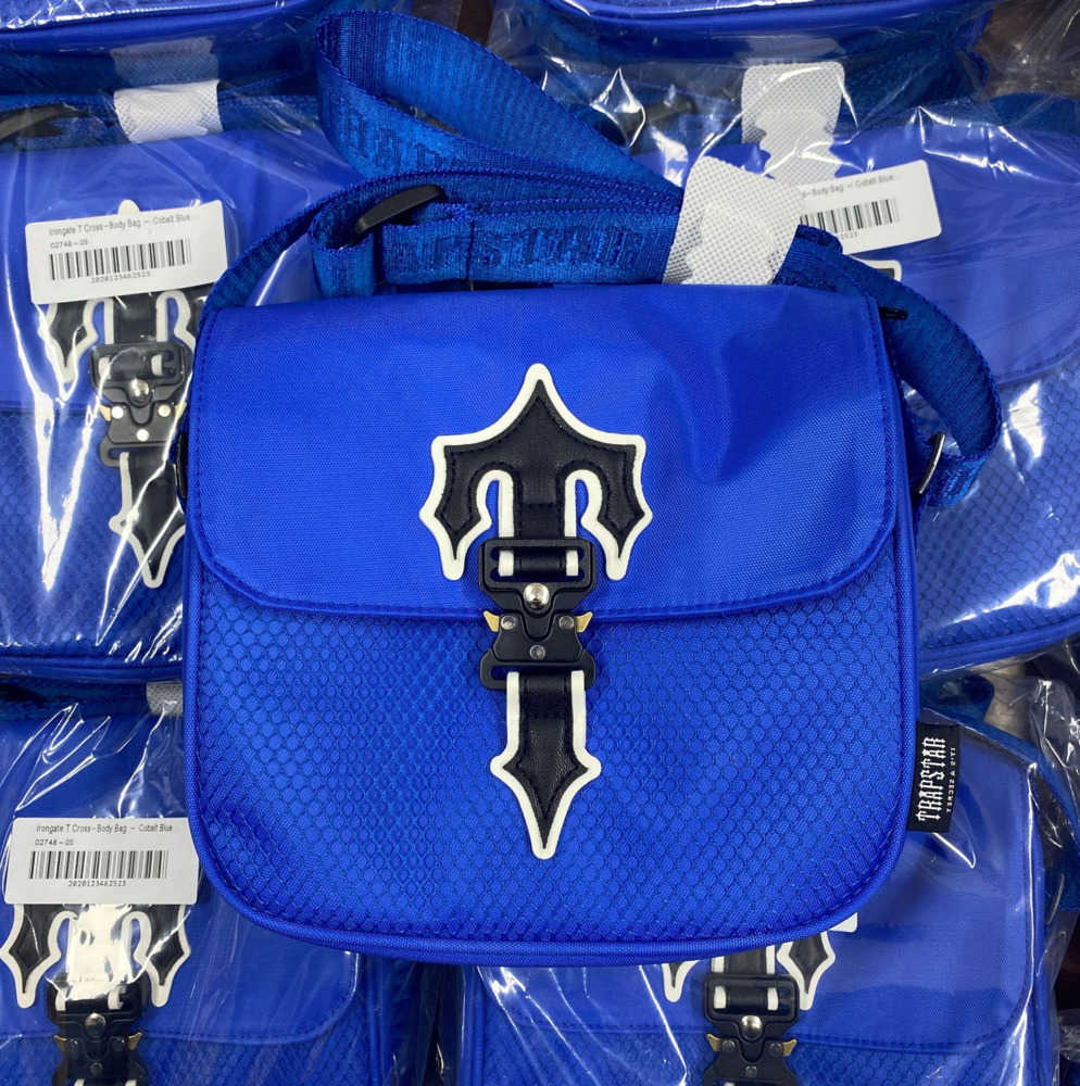 Shoulder Bags Trapstars Messenger nylon Crossbody Bag womens mens Rapper UK HOT IRONGATE COBRA T Luxury Designer Handbag clutch Tidal flow design 68ess
Shoulder Bags Trapstars Messenger nylon Crossbody Bag womens mens Rapper UK HOT IRONGATE COBRA T Luxury Designer Handbag clutch Tidal flow design 68ess