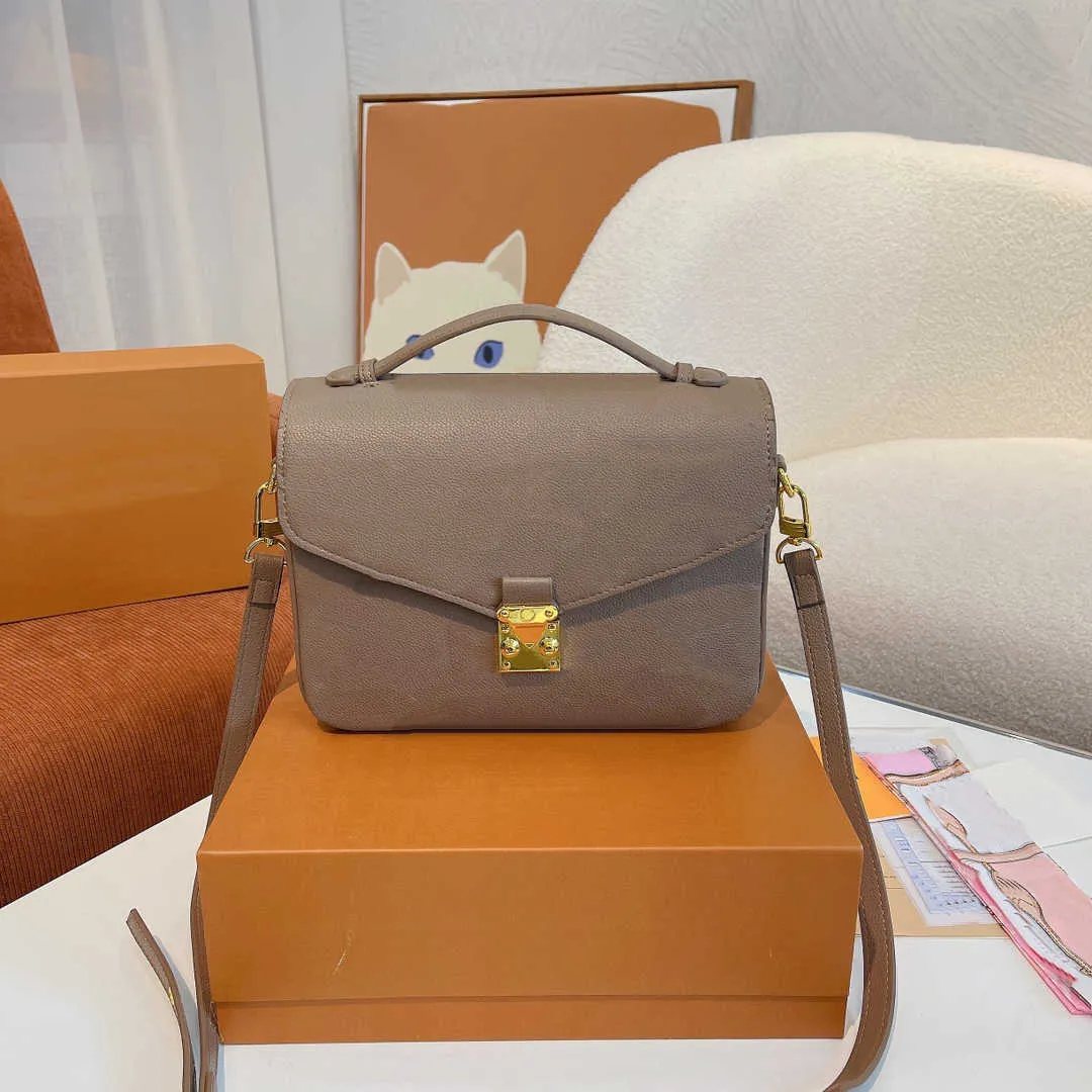 Luxurys Designers Shoulder bags Women Fashion brands Handbag Messenger Bag Embossing flower pochette Genuine Leather METIS Elegant Ladies Cr, 10
Luxurys Designers Shoulder bags Women Fashion brands Handbag Messenger Bag Embossing flower pochette Genuine Leather METIS Elegant Ladies Cr, 10