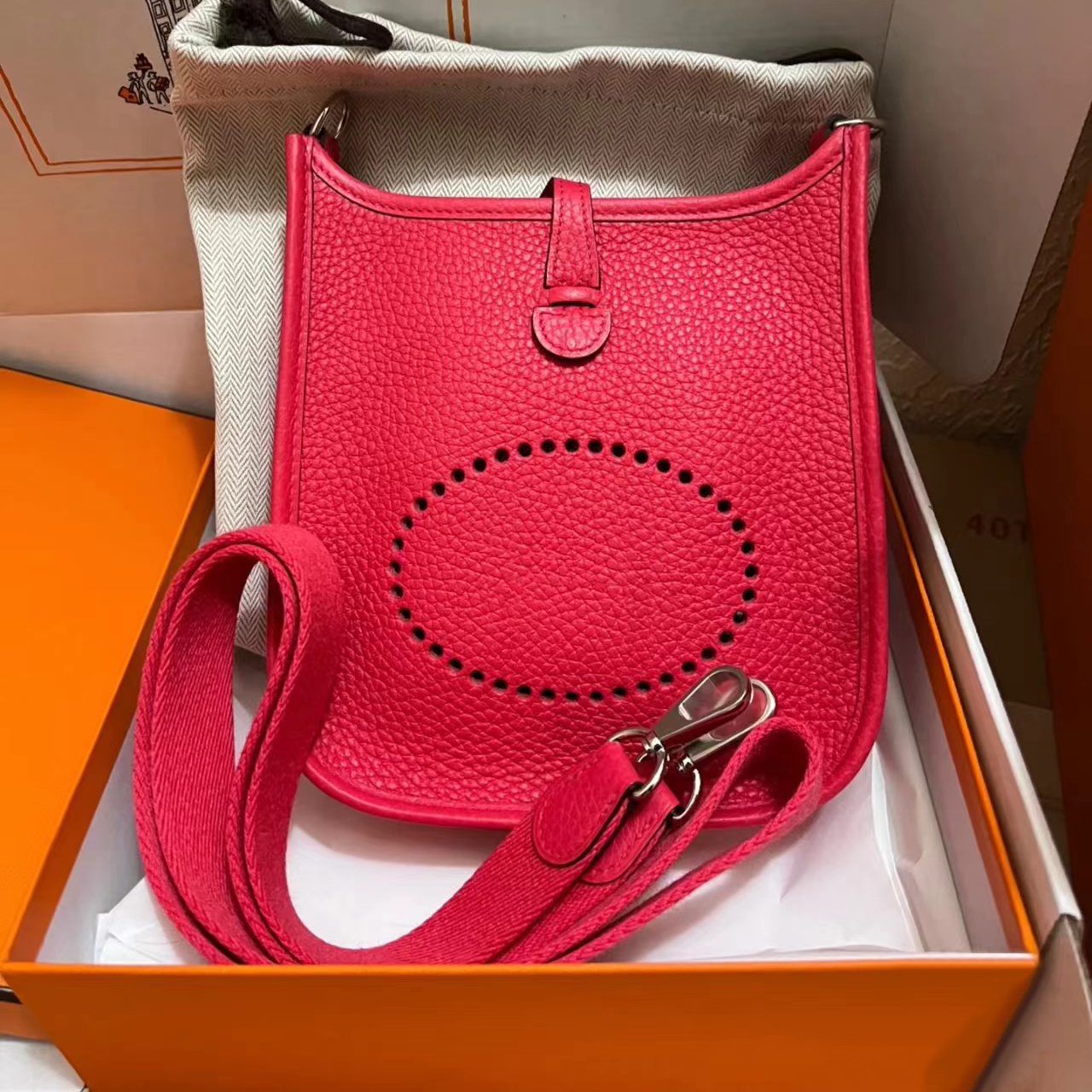 Luxury Designer hollow out clutch strap cosmetic bags Genuine Leather Shoulder purses Evelyn bag strap cross body men Hobo totes handbags Evening weekend bag Womens, Blue
Luxury Designer hollow out clutch strap cosmetic bags Genuine Leather Shoulder purses Evelyn bag strap cross body men Hobo totes handbags Evening weekend bag Womens, Blue