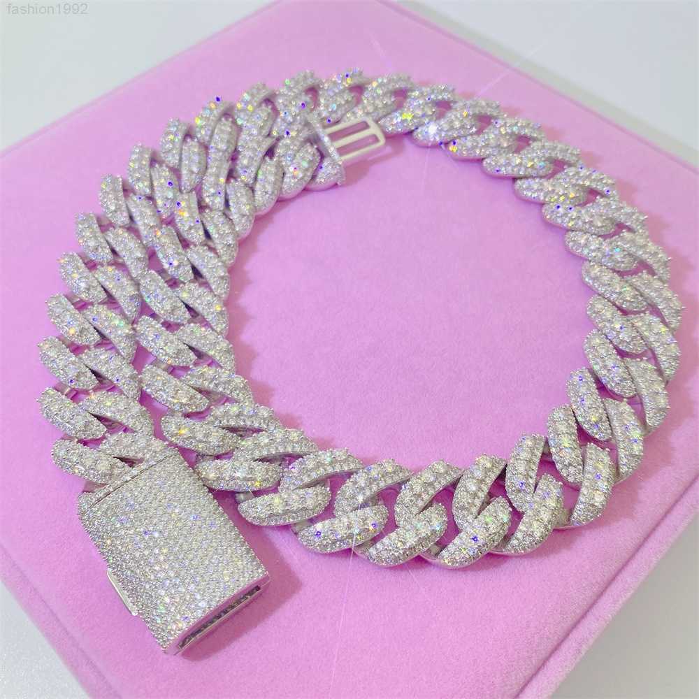 Bling Iced Out Moissanite Women Men Bracelet Heavy Hip Hop Chunky Jewelry 14k Gold Plated Miami Cuban Link Chain
Bling Iced Out Moissanite Women Men Bracelet Heavy Hip Hop Chunky Jewelry 14k Gold Plated Miami Cuban Link Chain