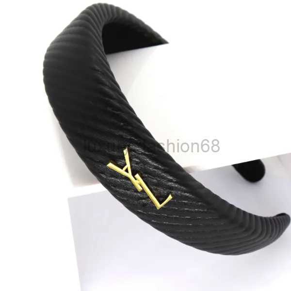 3 Colors Designer Hairpin Headbands Elastic Leather Hair Hoop Handmade Retro Exaggerated Personality Temperament Headband Artificial leather home2
3 Colors Designer Hairpin Headbands Elastic Leather Hair Hoop Handmade Retro Exaggerated Personality Temperament Headband Artificial leather home2