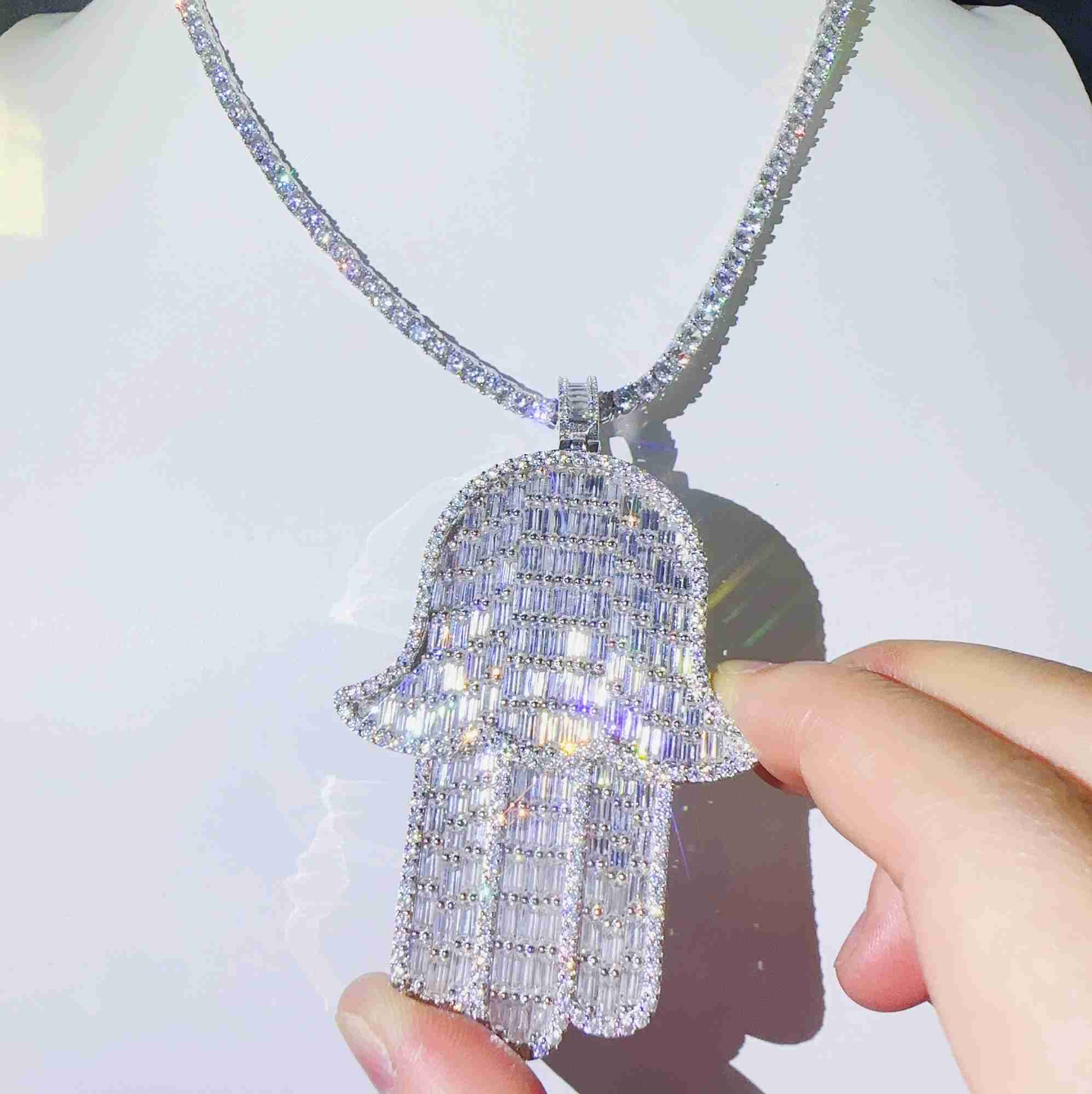 Moissanite Jewelry Hip Hop Necklace Baguette Stone 925 Sterling Silver Hamsa Hand Iced Out Pendant Pass Tester
Moissanite Jewelry Hip Hop Necklace Baguette Stone 925 Sterling Silver Hamsa Hand Iced Out Pendant Pass Tester