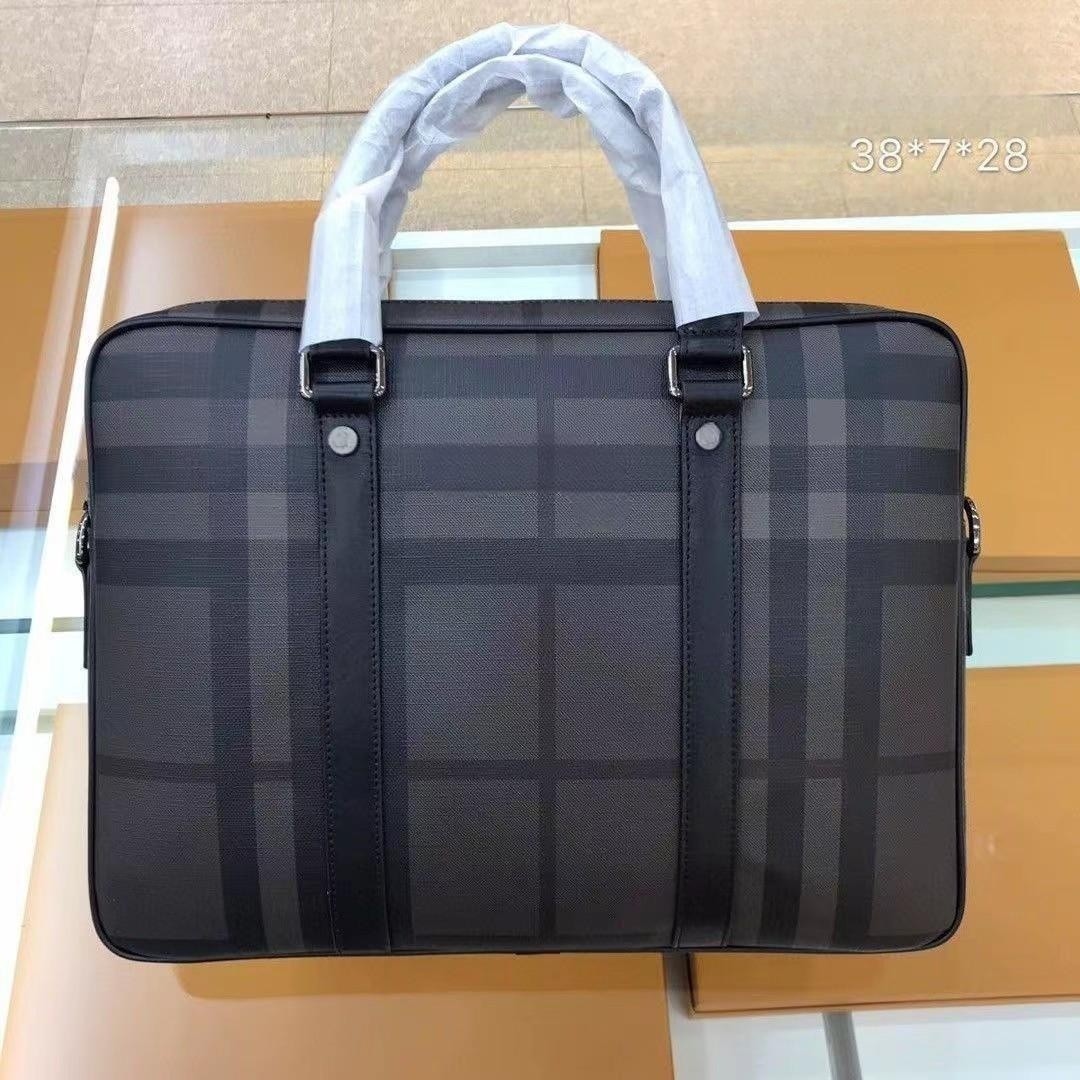 Package Striped design laptop bag Letter design leather handbag Designers briefcase luxury men business bags messenger capacity shoulder handbags versatile nice, Gray
Package Striped design laptop bag Letter design leather handbag Designers briefcase luxury men business bags messenger capacity shoulder handbags versatile nice, Gray