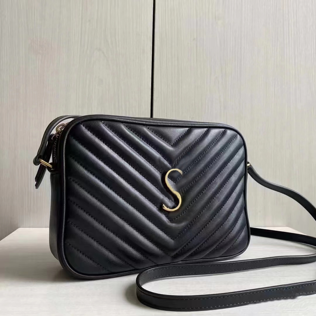 high quality Womens black crossbody bag Luxury Designer chains Bags LOU camera mini clutch bag tassel handbag Genuine Leather tote summer Hobo quilting Shoulder bag, Red
high quality Womens black crossbody bag Luxury Designer chains Bags LOU camera mini clutch bag tassel handbag Genuine Leather tote summer Hobo quilting Shoulder bag, Red