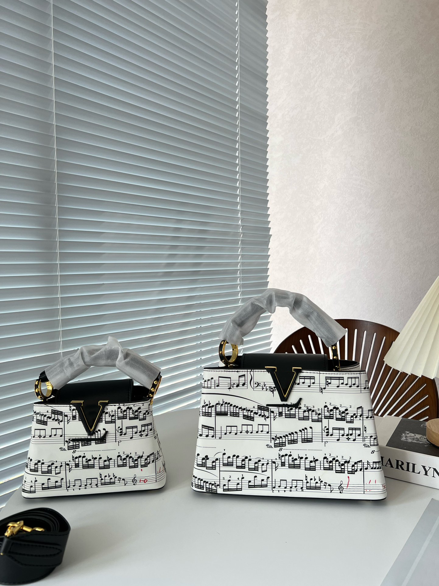 TZ Designer Bags Fashion Musical Note Capucines Series Flap Bag Luxury Handbags Shoulder Bag Women bags Top Handle Totes Small Crossbody Bag Satchels Pouch 27/20CM, White 20cm
TZ Designer Bags Fashion Musical Note Capucines Series Flap Bag Luxury Handbags Shoulder Bag Women bags Top Handle Totes Small Crossbody Bag Satchels Pouch 27/20CM, White 20cm