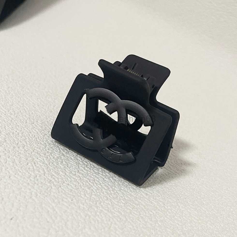 Luxury Barrettes Designer Womens Girls Hairpin Brand Elegant Versatile Leisure Hairclips Fashion Black Shark Hairpin Hair Clips, Small square 5cm black
Luxury Barrettes Designer Womens Girls Hairpin Brand Elegant Versatile Leisure Hairclips Fashion Black Shark Hairpin Hair Clips, Small square 5cm black