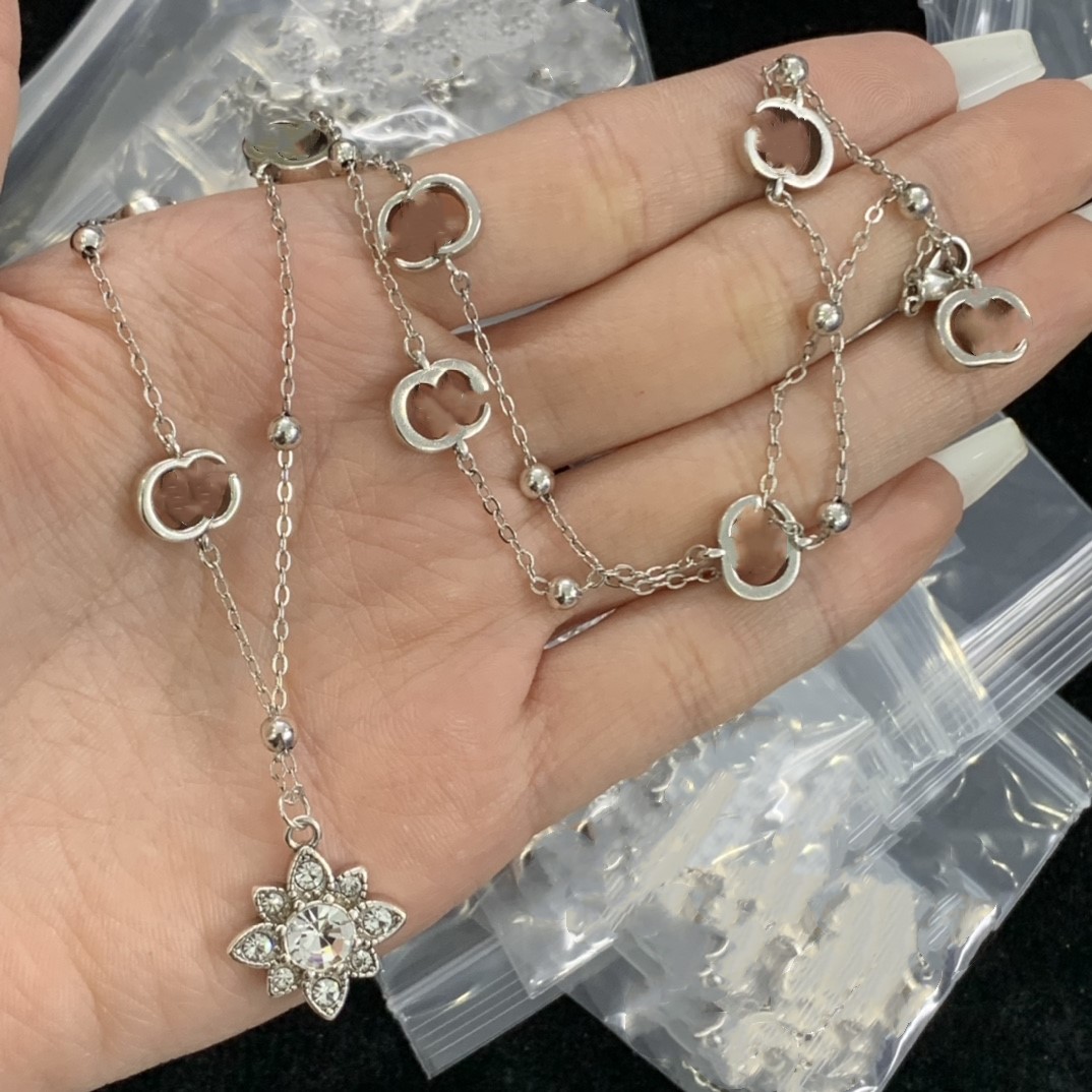 Hot Sale Vintage Pendants Necklaces For men Women Designer Neckwear GGs Womens Jewelry Luxury ucci Party Necklace Gift kg2h
Hot Sale Vintage Pendants Necklaces For men Women Designer Neckwear GGs Womens Jewelry Luxury ucci Party Necklace Gift kg2h