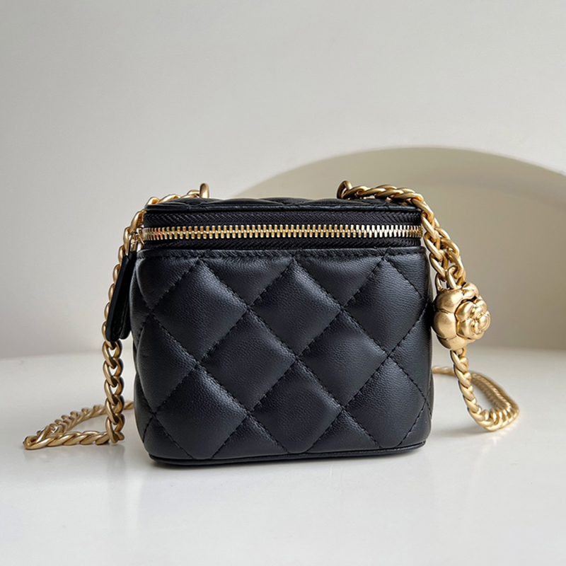 Designer 23 Vanity Case Lambskin Makeup Bag 10cm Luxury Shoulder Bag High Imitation Chain Bag With Box ZC064
Designer 23 Vanity Case Lambskin Makeup Bag 10cm Luxury Shoulder Bag High Imitation Chain Bag With Box ZC064