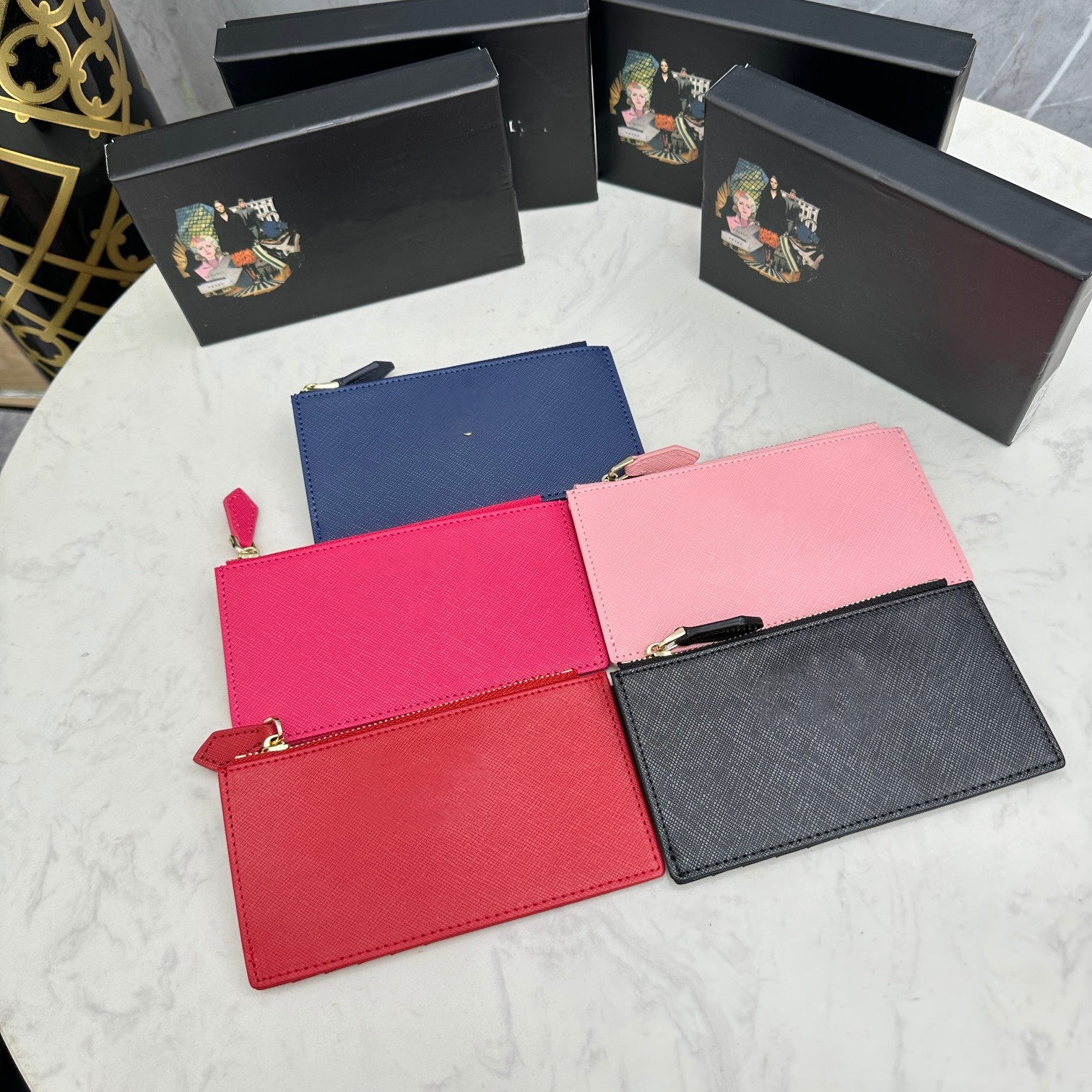 Designer Bags Classic Metal Triangle Women Wallet Luxury Brand Ladies Zipper Coin Purses Multi Card Thin Card Bags Portable Ladies Clutch Bag Pocket PRA305, Black
Designer Bags Classic Metal Triangle Women Wallet Luxury Brand Ladies Zipper Coin Purses Multi Card Thin Card Bags Portable Ladies Clutch Bag Pocket PRA305, Black