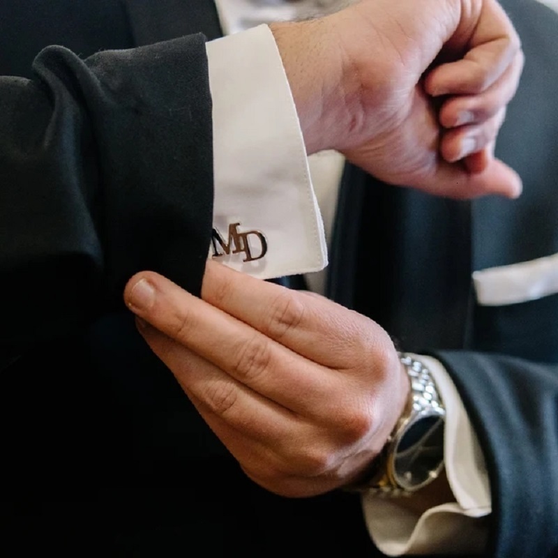 Jewelry Boxes Personalized Custom Name Cufflinks For Mens Stainless Steel Any Letter Pins Wedding Charm envio gratis 230620
Jewelry Boxes Personalized Custom Name Cufflinks For Mens Stainless Steel Any Letter Pins Wedding Charm envio gratis 230620