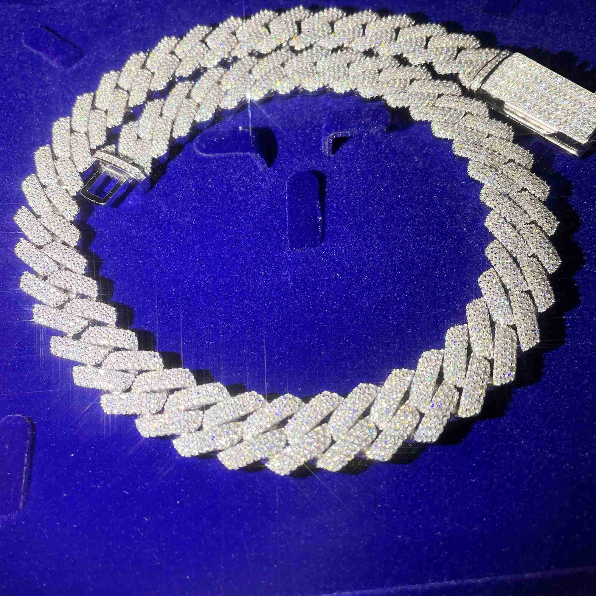 15mm 3row Moissanite Diamond with S925 Iced Out Cuban Chain Necklace Cuban Link Chain
15mm 3row Moissanite Diamond with S925 Iced Out Cuban Chain Necklace Cuban Link Chain