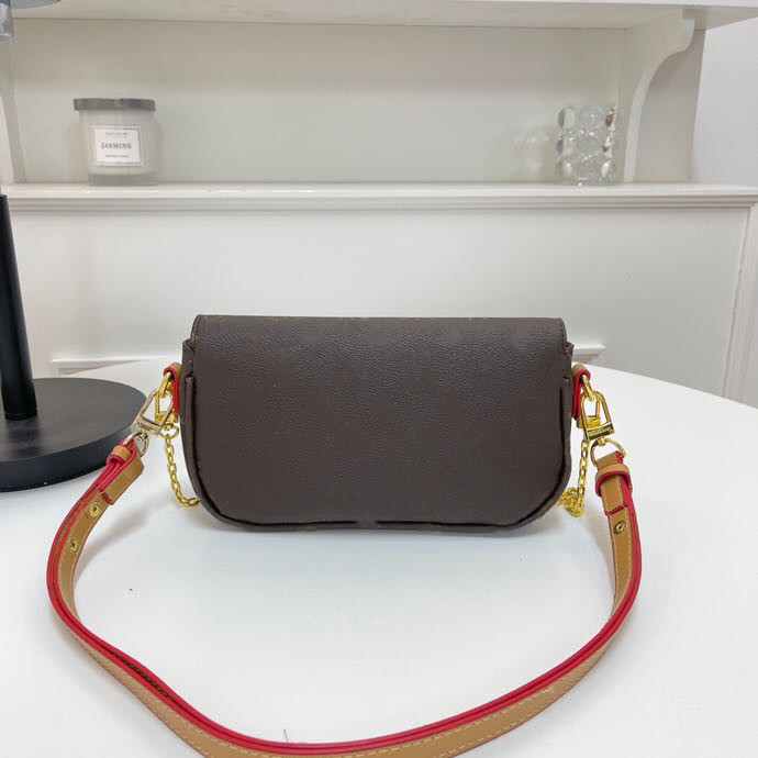 Brand 23SS women's Printed small square bag, versatile single shoulder crossbody bag, underarm bag, chain bag, Beige 7361
Brand 23SS women's Printed small square bag, versatile single shoulder crossbody bag, underarm bag, chain bag, Beige 7361