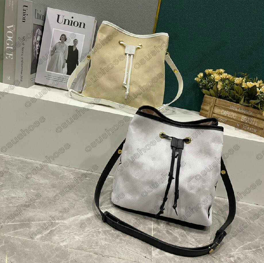 NEONOE MM Bag By The Pool Summer Cotton Womens Bucket bag Neo Noe Embroidered Monograms Drawstring Shoulder Bag Designer Purse Crossbody M23080 M22852 M44022 M22986
NEONOE MM Bag By The Pool Summer Cotton Womens Bucket bag Neo Noe Embroidered Monograms Drawstring Shoulder Bag Designer Purse Crossbody M23080 M22852 M44022 M22986