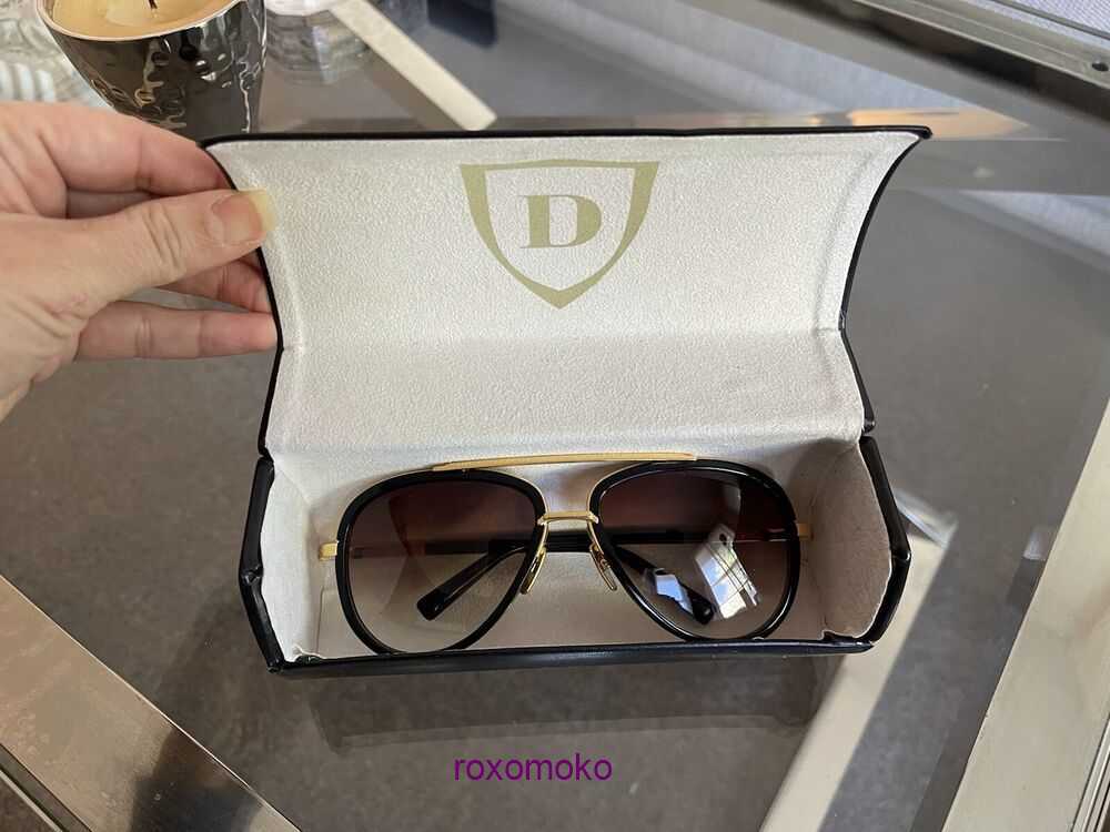 Top Original wholesale Dita sunglasses online store Sunglasses Mach Two B Black and Shiny 18K Gold Brown Gradient
Top Original wholesale Dita sunglasses online store Sunglasses Mach Two B Black and Shiny 18K Gold Brown Gradient