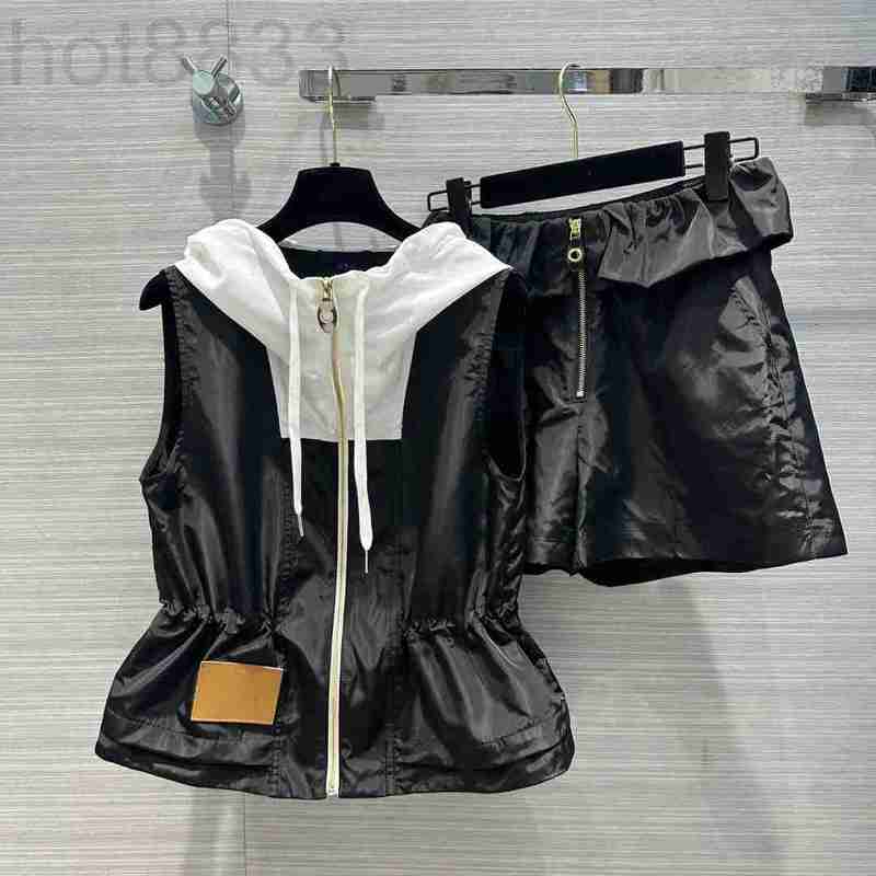 Women's Two Piece Pants Designer 2023 New Summer Autumn Hooded Short Sleeve Tops Brand Same Style 2 Sets 392Z, Black
Women's Two Piece Pants Designer 2023 New Summer Autumn Hooded Short Sleeve Tops Brand Same Style 2 Sets 392Z, Black