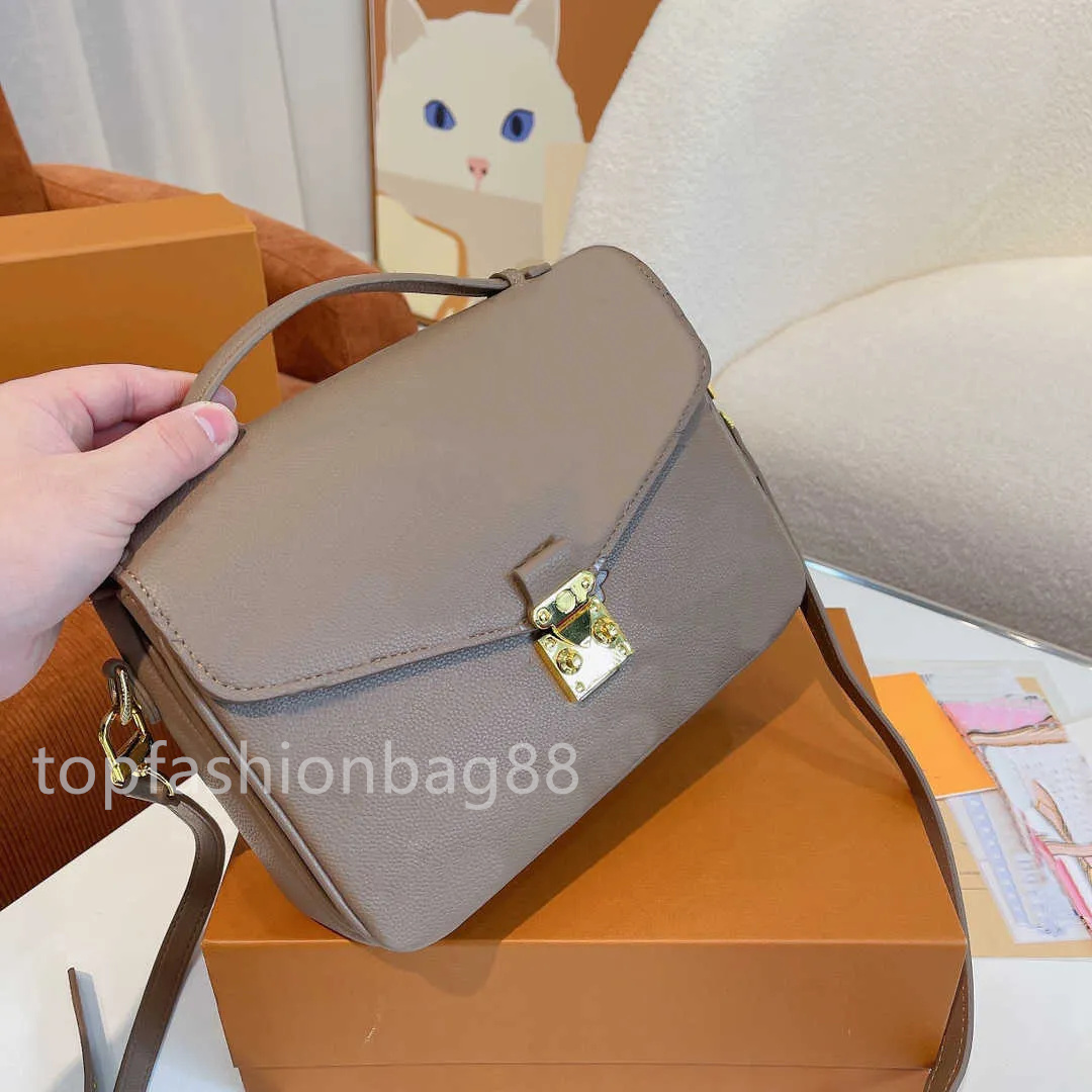 Luxurys Designers bag Embossing flower pochette Women Handbag Messenger Bags Genuine Leather Elegant Womens Shoulder Crossbody Bag brand bag
Luxurys Designers bag Embossing flower pochette Women Handbag Messenger Bags Genuine Leather Elegant Womens Shoulder Crossbody Bag brand bag