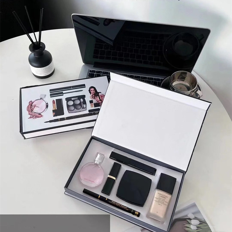 The latest style Brand makeup set 15ml perfume lipsticks eyeliner mascara 6 in 1 with box Lips cosmetics kit for women gift drop fast free delivery
The latest style Brand makeup set 15ml perfume lipsticks eyeliner mascara 6 in 1 with box Lips cosmetics kit for women gift drop fast free delivery