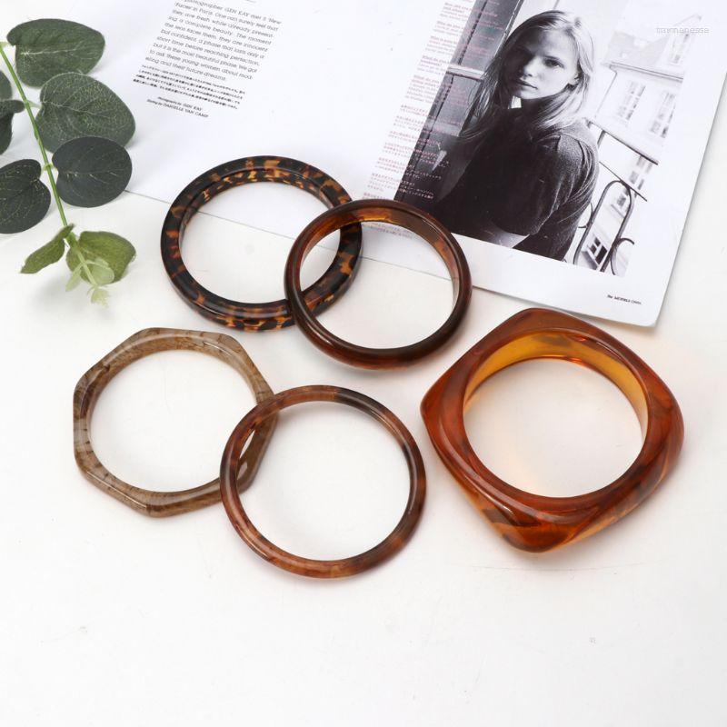 Bangle Tortoiseshell Acrylic Bracelet Resin Brown Leopard Mottled Women Jewelry Raym22
Bangle Tortoiseshell Acrylic Bracelet Resin Brown Leopard Mottled Women Jewelry Raym22