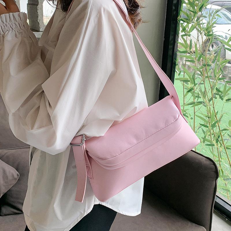 Evening Bags Pillow Bag For Women Shoulder Handbag Large Capacity Solid Color Simple Design 2023 Trend All-match PU Leather Texture, A2
Evening Bags Pillow Bag For Women Shoulder Handbag Large Capacity Solid Color Simple Design 2023 Trend All-match PU Leather Texture, A2